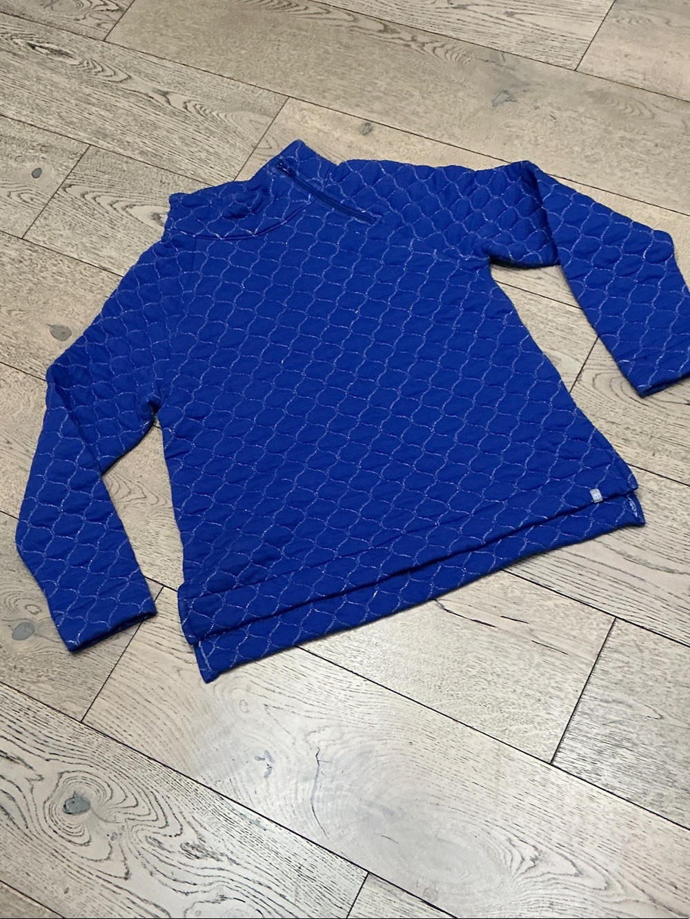 Woman’s T By Talbots royal blue w/silver quilted pull over sweatshirt. Medium.
